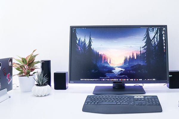 Tips on finding affordable computers when starting a new business. 